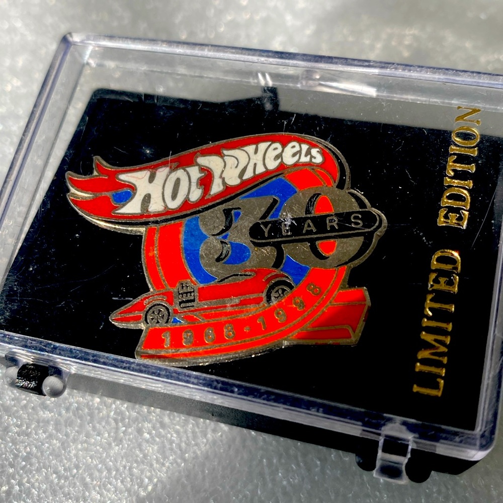 Hot Wheels 30 Years Metal Pin 1968-1998  Anniversary